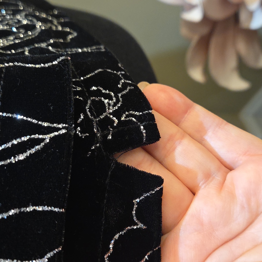 Nwot 18/20W Fashion BUG Chic Black Floral Velvet Blouse - Picture 5 of 17